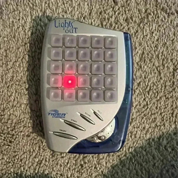 Vintage Tiger Lights Out Works! 2002 Hand Held Electronic Game Puzzle Brain - Picture 6 of 6